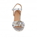 Sandalia para mujer en piel laminada plateada y platino con cinturon tacon 7 - Tallas disponibles:  31, 43, 44, 45, 46