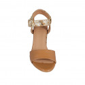 Sandale pour femmes avec courroie à la cheville en cuir cognac et cuir imprimé camouflage platine talon 7 - Pointures disponibles:  34, 42, 43, 44, 45