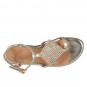 Sandale pour femmes en cuir platine avec courroie et strass talon 2 - Pointures disponibles:  32, 33, 42, 43, 45