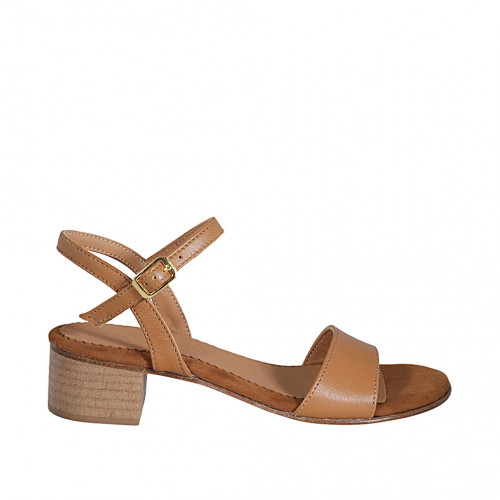 Sandale pour femmes avec courroie en cuir brun clair talon 4