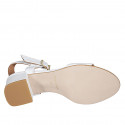 Sandalia con cinturon al tobillo para mujer en piel estampada blanca tacon 5 - Tallas disponibles:  42, 43, 44, 46