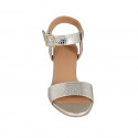Sandalia en charol imprimido laminado platino con cinturon para mujer tacon 5 - Tallas disponibles:  33, 42, 43, 44, 45, 46