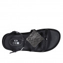 Sandale pour femmes en cuir imprimé noir avec courroie et strass talon compensé 1 - Pointures disponibles:  32, 33, 42, 43