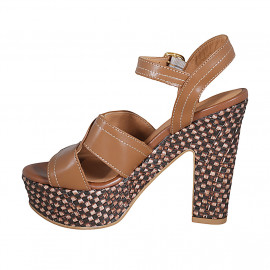 Sandale pour femmes en cuir cognac avec courroie, plateforme et talon tressé 12 - Pointures disponibles:  43 2