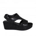 Sandalo da donna con velcro in tessuto stampato nero zeppa 7 - Misure disponibili: 42, 43