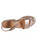 Sandale pour femmes en cuir verni lamé cuivre avec fermeture velcro talon compensé 7 - Pointures disponibles:  42, 43, 44