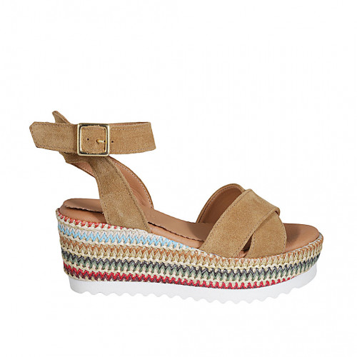 Woman's strap sandal with platform in...