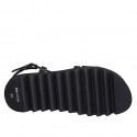 Sandale pour femmes en cuir noir avec courroie croisé et talon compensé 2 - Pointures disponibles:  43