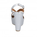 Sandalo da donna in pelle stampata laminata argento con plateau e zeppa 12 - Misure disponibili: 31, 33, 43