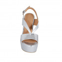 Sandalo da donna in pelle stampata laminata argento con plateau e zeppa 12 - Misure disponibili: 31, 33, 43