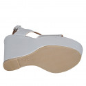 Sandalo da donna in pelle stampata laminata argento con plateau e zeppa 12 - Misure disponibili: 31, 33, 43