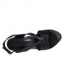 Sandalia para mujer en piel imprimida laminada negra con plataforma y cuña 12 - Tallas disponibles:  31, 32, 43