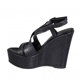 Sandalia para mujer en piel imprimida laminada negra con cinturon, plataforma y cuña 12 - Tallas disponibles:  31, 43 2
