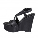 Sandalia para mujer en piel imprimida laminada negra con cinturon, plataforma y cuña 12 - Tallas disponibles:  31, 43