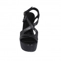 Sandalo da donna in pelle stampata laminata nera con cinturino, plateau e zeppa 12 - Misure disponibili: 31, 34, 43