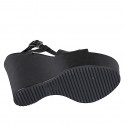 Sandalia para mujer en piel imprimida laminada negra con cinturon, plataforma y cuña 12 - Tallas disponibles:  31, 34, 43