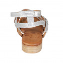 Sandalia para mujer con cinturones en piel laminada plateada tacon 2 - Tallas disponibles:  33