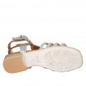 Sandalo da donna con cinturini e strass in pelle laminata argento tacco 2 - Misure disponibili: 32, 33