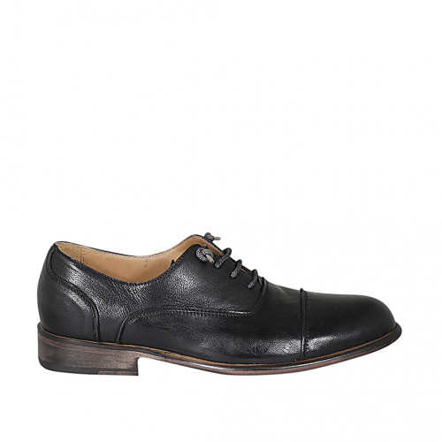 Men's laced Oxford shoe with captoe...