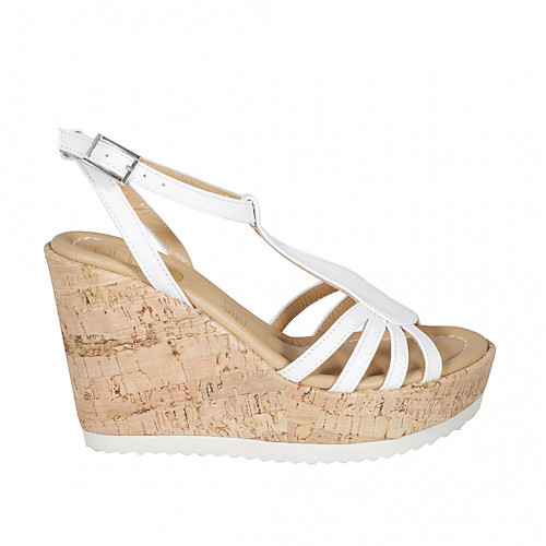 Woman's strap sandal in white leather...