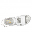 Sandale pour femmes avec plateforme en cuir blanc et tissu lamé talon compensé 7 - Pointures disponibles:  31, 43, 45