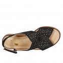 Sandale pour femmes avec fermeture velcro en daim perforé noir talon 1 - Pointures disponibles:  32, 33, 43, 44