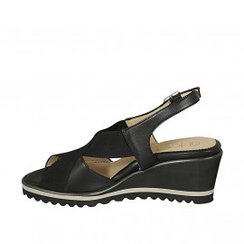 Woman's sandal in black... 2