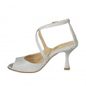 Chaussure ouverte pour femmes en tissu lamé argent avec courroie croisé talon 8 - Pointures disponibles:  46