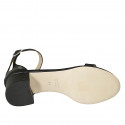 Chaussure ouverte pour femmes en cuir noir avec courroie à la cheville talon 5 - Pointures disponibles:  44, 45