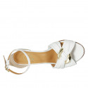 Zapato abierto para mujer con cinturon y accesorio en piel blanca tacon 8 - Tallas disponibles:  32, 34, 42, 43, 44, 45, 46