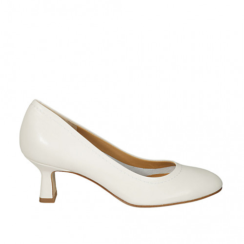 Woman's pump with rounded tip in creme-colored leather heel 6 - Available sizes:  33, 44