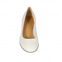 Zapato de salon redondeado para mujer en piel de color nata tacon 6 - Tallas disponibles:  33, 44