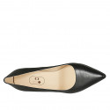 Woman's pointy pump in black leather with heel 9 - Available sizes:  32, 33, 42, 43