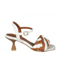 Sandalo da donna con cinturino in pelle intrecciata bianca e color cuoio tacco 6 - Misure disponibili: 43