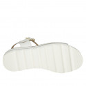 Sandalo da donna con cinturino e accessorio in pelle bianca zeppa 3 - Misure disponibili: 42, 43, 44