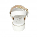 Sandalia para mujer con cinturon y accesorio en piel blanca cuña 3 - Tallas disponibles:  32, 42