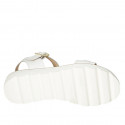 Sandale pour femmes avec courroie et accessoire en cuir blanc talon compensé 3 - Pointures disponibles:  32, 42