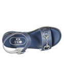 Sandalia para mujer con accesorio y cinturon en piel laminada azul cuña 3 - Tallas disponibles:  42