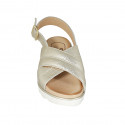 Sandale pour femmes en cuir lamé platine avec bandes croisés talon compensé 3 - Pointures disponibles:  42, 43, 46