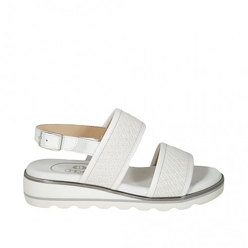 Woman's sandal in white leather and...