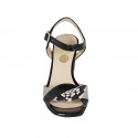 Sandalia para mujer con cinturon en charol negro y piel imprimida blanca y negra tacon 8 - Tallas disponibles:  32, 42, 45