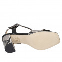 Sandalia para mujer con cinturon en charol negro y piel imprimida blanca y negra tacon 8 - Tallas disponibles:  32, 42, 45