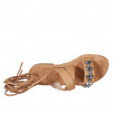 Sandalo da donna con lacci alla schiava e borchie in pelle color cuoio tacco 2 - Misure disponibili: 33, 34, 42, 43, 45, 46