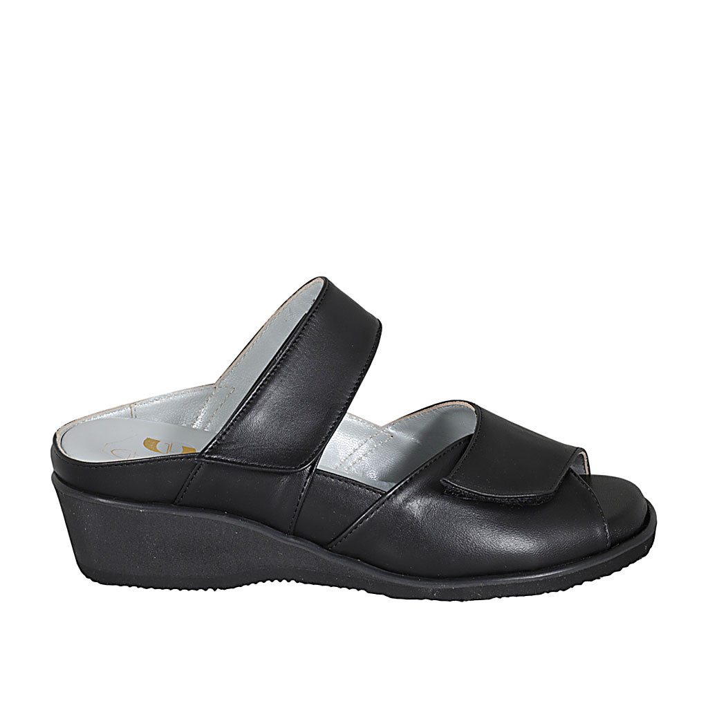 CUSHIONAIRE Sandalo Donna Lela Con Plantare In Sughero – Nappa Navy – Taglia 40 EU – +Comfort E Morbidezza