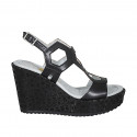 Sandale pour femmes avec plateforme en cuir noir et tissu lamé talon compensé 9 - Pointures disponibles:  43, 45