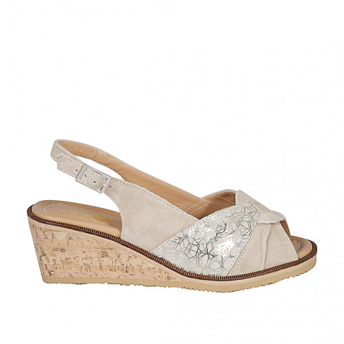 Woman's strap sandal in beige and...