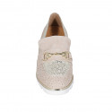 Mocassino da donna con accessorio e plantare estraibile in camoscio forato beige e stampato platino zeppa 4 - Misure disponibili: 31, 42, 44, 45