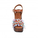 Sandalo da donna con cinturino, plateau, frange e borchie in pelle color cuoio e rafia multicolore tacco 12 - Misure disponibili: 42, 45