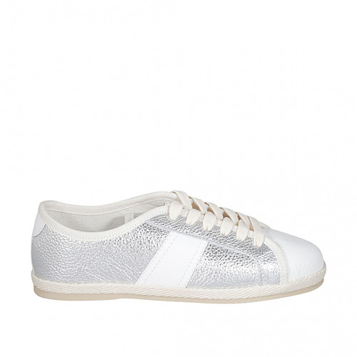 Woman's laced shoe in white and...