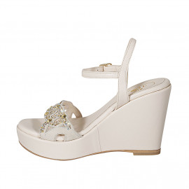 Woman's sandal in nude... 2